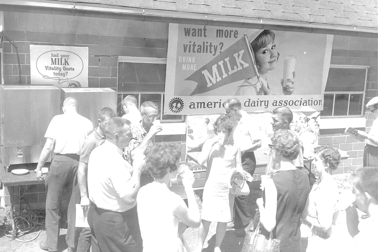 Dairy Bar about 1960 serving milk_low